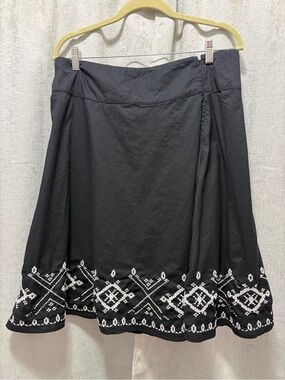 Apostrophe Black Skirt White Embroidered Detailing Sz 12